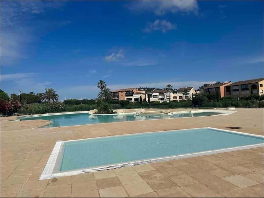 Proche St Tropez Refait A Neuf Bord De Plage Et Piscine Коголен Екстериор снимка